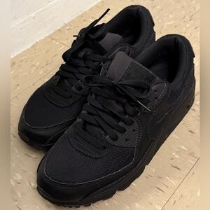 Men’s Nike Sneakers black size 8.5